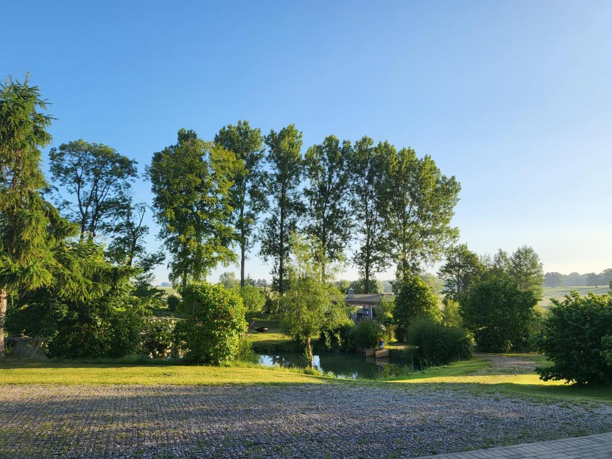 Peenehof Koeppen - Ferienwohnungen & Schlaffaesser Jordenstorf Dış mekan fotoğraf