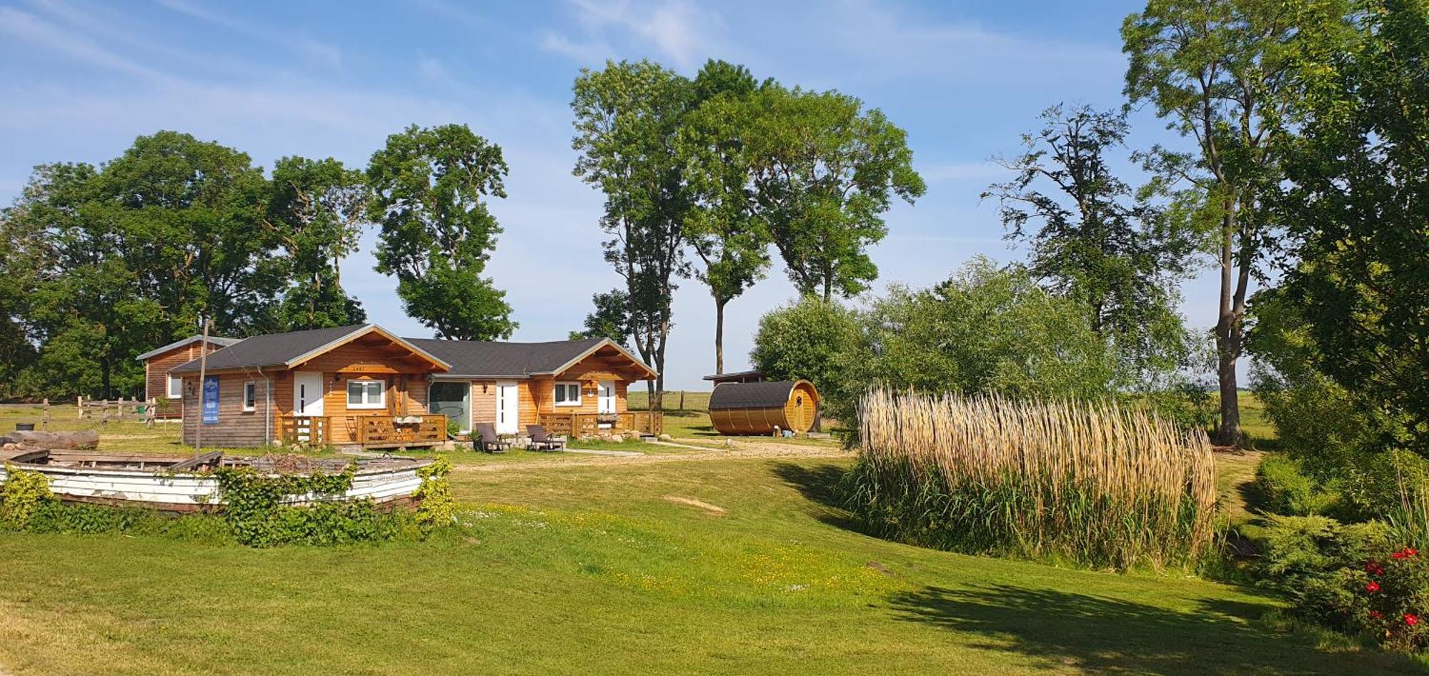 Peenehof Koeppen - Ferienwohnungen & Schlaffaesser Jordenstorf Dış mekan fotoğraf